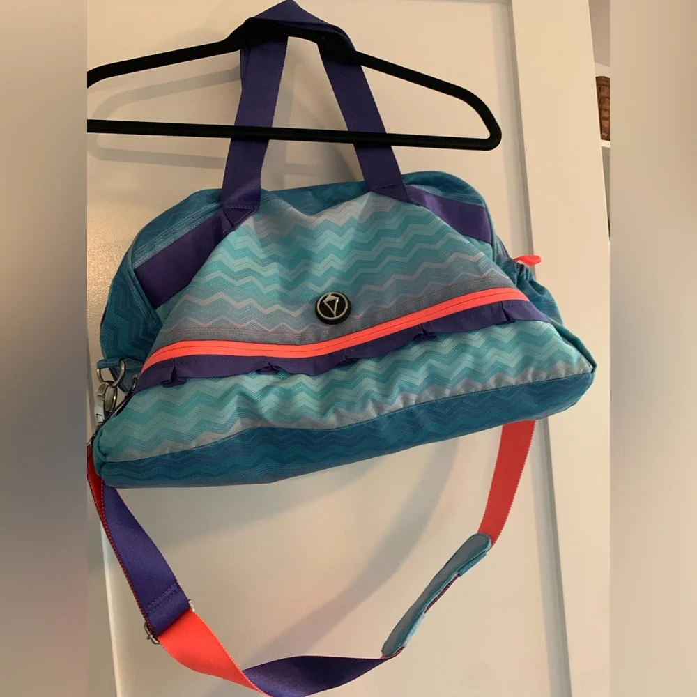 Ivivva Travel Sport Bag fun colors - Picture 1 of 4